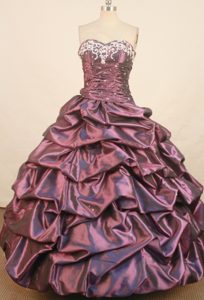 Dark Purple Sweetheart Taffeta Quinceanera Gown Dresses with Embroidery