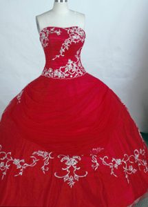 Appliques and Ruche Strapless Floor-length Tulle Red Quinceanera Dress