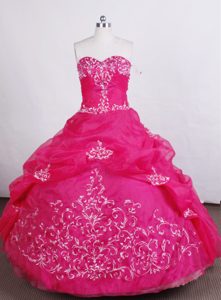 2013 Beading and Appliques Sweetheart Quinceanera Dresses in Hot Pink