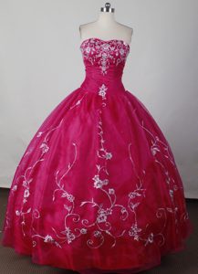 Magenta Cheap Strapless Appliques Taffeta Dresses For a Quinceanera