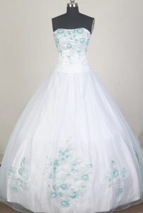 White 2013 Quinceanera Dress Decorated with Blue Beading Pattern
