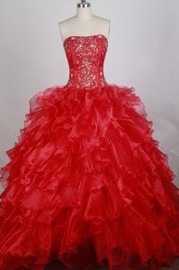 Red Sweet Sixteen Dresses with Beading Appliques and Full Tucks