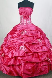 White Applique and Hot Pink Quincenera Dresses Embellished Ruffles