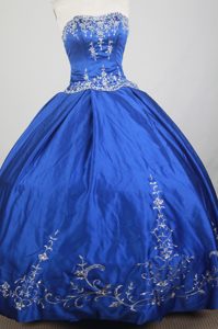 Classical Embroidered 2013 Royal Blue Quinceanera Gown