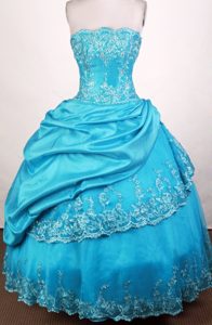 Romantic 2013 Teal Bubbled Quinceanera Dress with Lace Trim