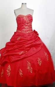 Hand Flower Decorate 2013 Red Quinceanera Gown with Gold Appliques