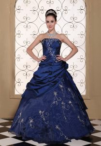 Navy Blue Taffeta Embroidery Dress For Quinceanera in Farnborough